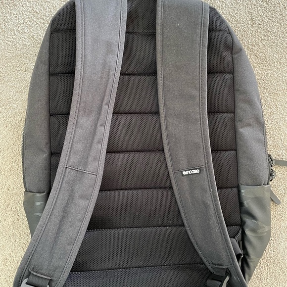 Incase Compass Backpack - Picture 12 of 14